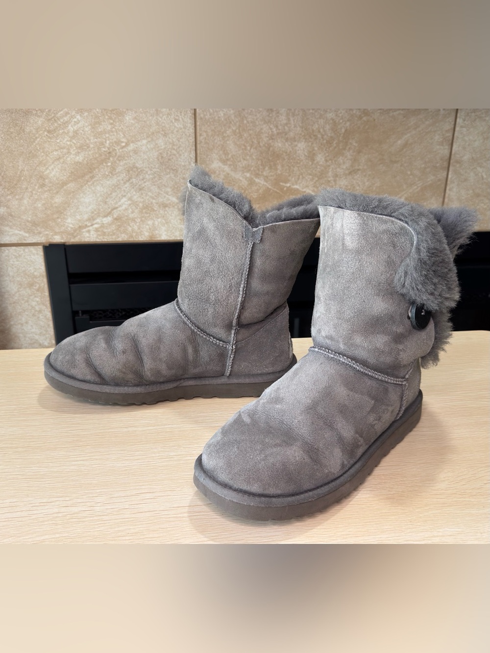 UGG Bailey Button Gray Suede Sheepskin Boots Women’s Size 9 Shoes